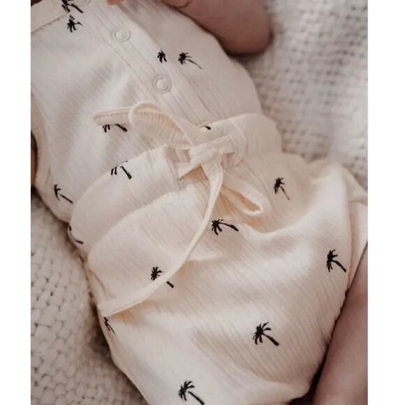Woven Kids Palm Tree Bodysuit & Ribbed Shorts Outfit Set Size 3-6 Months Cotton - Picture 1 of 9
